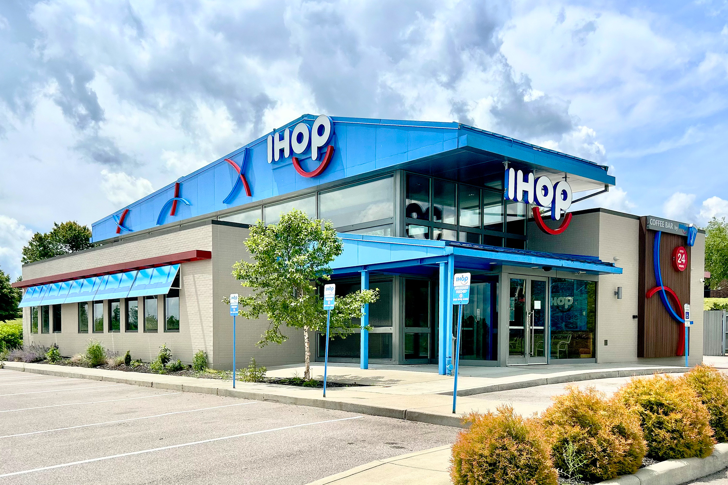 Cold Spring IHOP Exterior Building Image