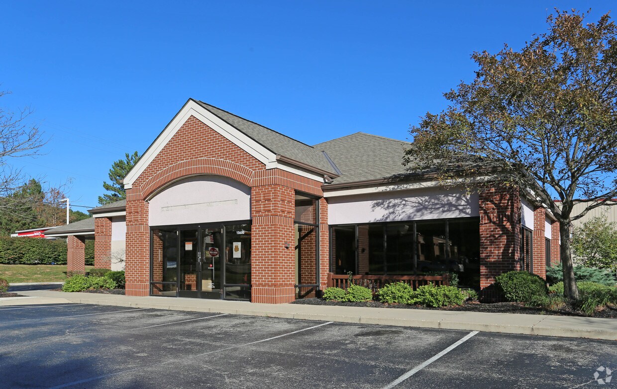 Freestanding Loveland Madeira Bank Front Exterior
